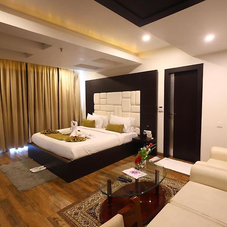 Hotel Vaibhav Bhāgalpur Kültér fotó