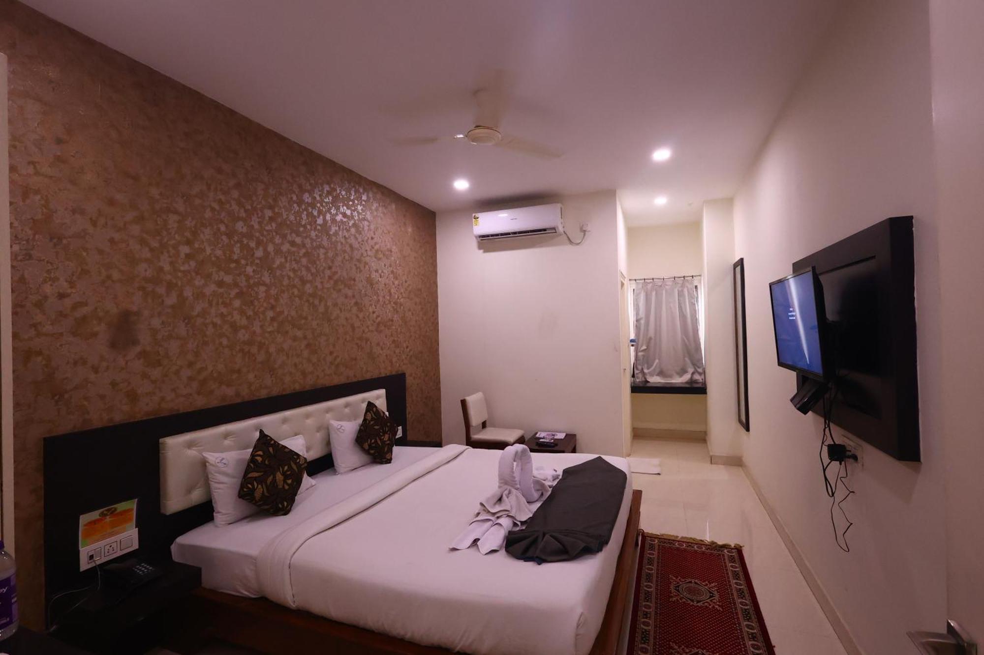 Hotel Vaibhav Bhāgalpur Kültér fotó