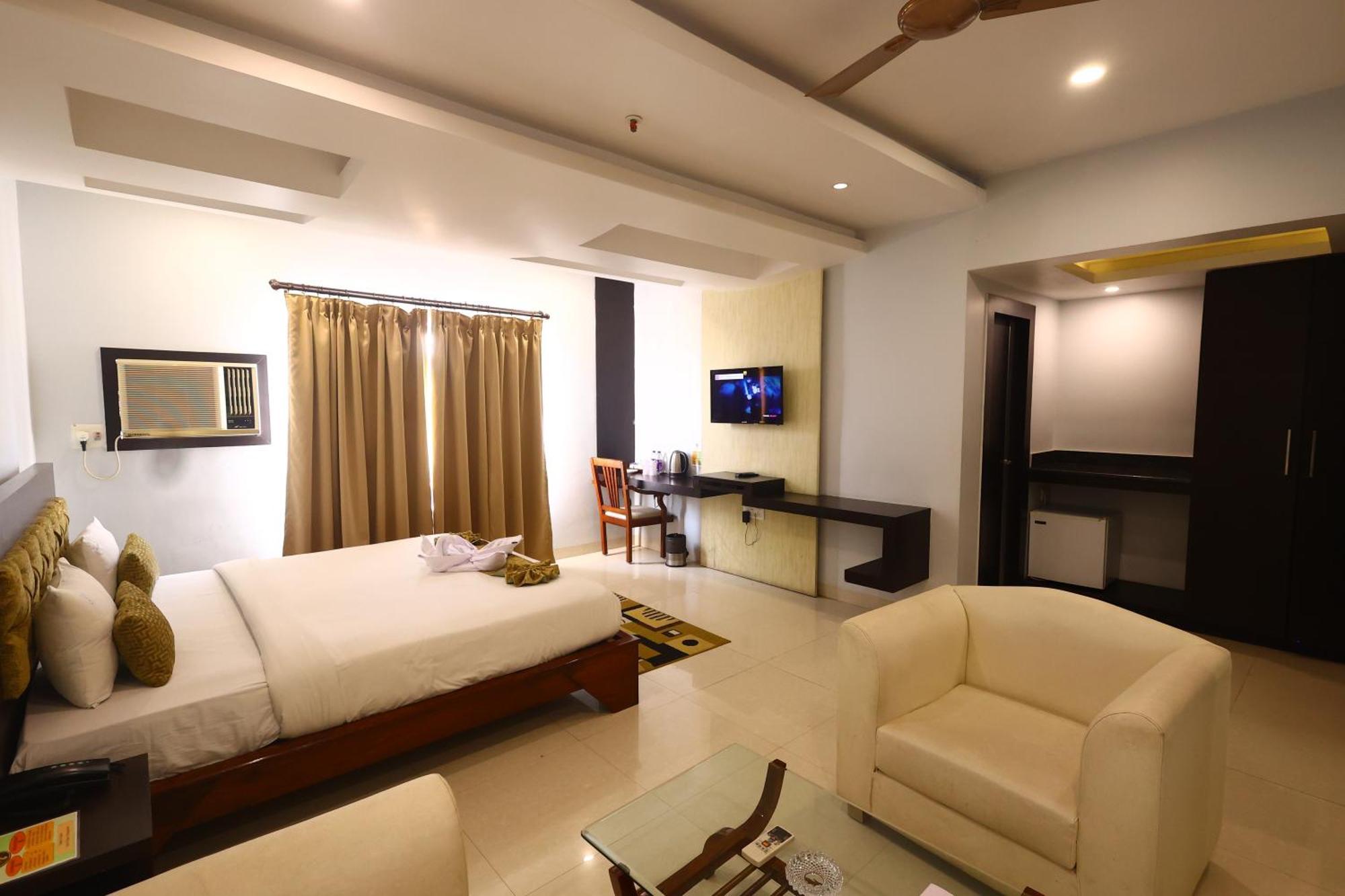 Hotel Vaibhav Bhāgalpur Kültér fotó